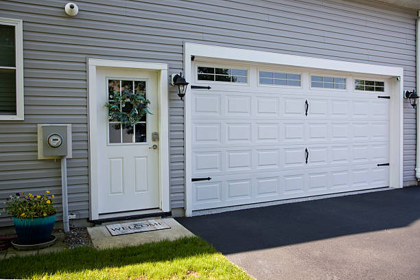 24/7 Emergency Garage Door Panel Replacement experts in Colona, IL